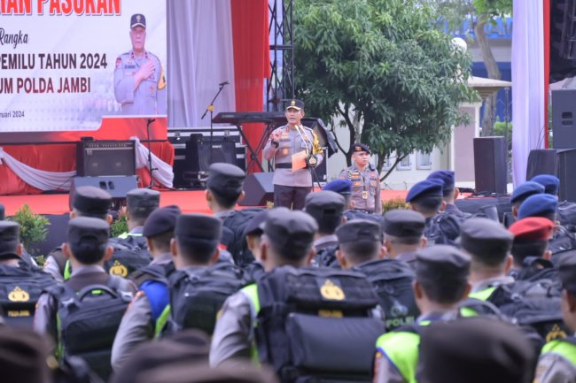 Apel Pergeseran Pasukan Pengamanan TPS, Kapolda Jambi Tegaskan Jaga Perilaku