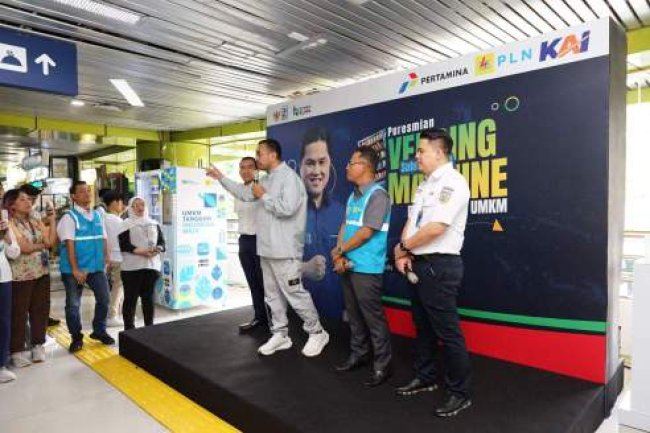 Bantu UMKM Perluas Pasar, Erick Thohir Sediakan Vending Machine di Stasiun Kereta