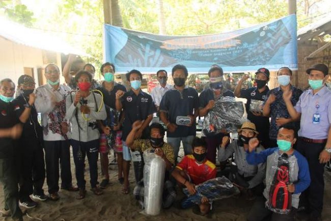 Serahkan Bantuan KOMPAK di Lombok Utara, KKP Ajak Masyarakat Optimalkan Terumbu Karang
