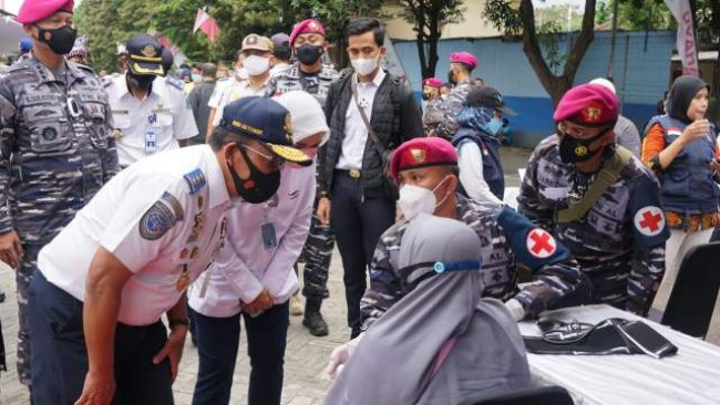 Kemenhub-TNI AL Gelar Serbuan Vaksinasi Di Pelabuhan Ketapang