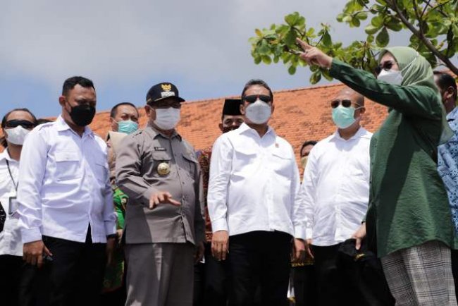 Horee.. Menteri Trenggono Akan Bangun Dermaga di Pantai Sine Tulungagung, Nelayan Makin Sejahtera