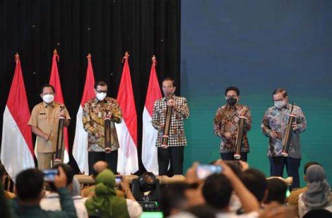 Presiden Joko Widodo Luncurkan 1.604 Sertifikat Badan Hukum BUM Desa