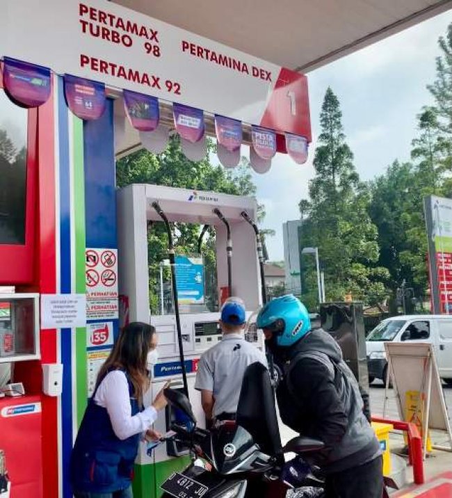 Direksi Pertamina Tinjau dan Pastikan Kesiapan Layanan BBM, LPG & Avtur di Jalur Wisata Bandung