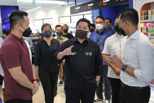 Erick Cek Kesiapan Layanan Vaksinasi Booster Sinopharm di Klinik Kimia Farma
