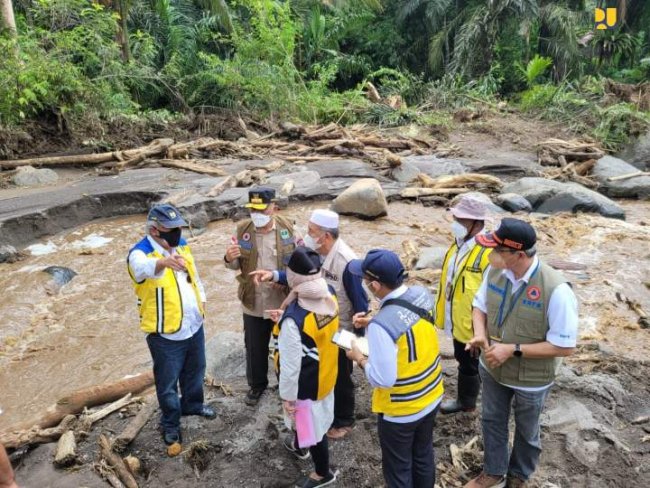 Menteri Basuki Tinjau Penanganan Darurat Gempa Sumatera Barat : Kami Segera Tangani Perbaikan Fasum dan Fasos