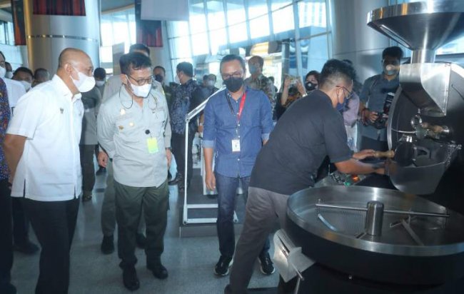 SYL Bersama Tenten Masduki Tinjau Alsintan Produk Dalam Negeri