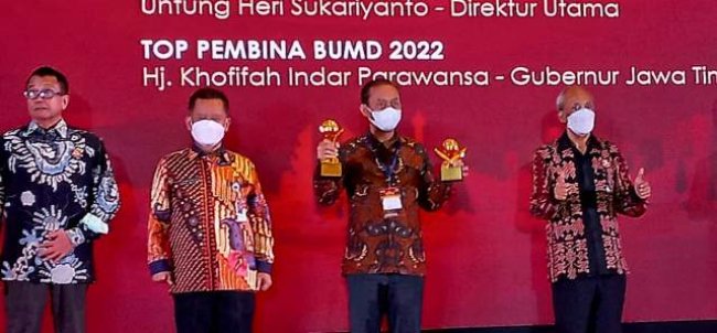 Hebat! Jamkrida Jawa Timur Sabet 2 Penghargaan TOP BUMD Award 2022
