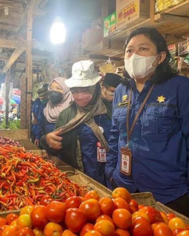 Pangan Murah Kementan Diserbu Warga Sampit