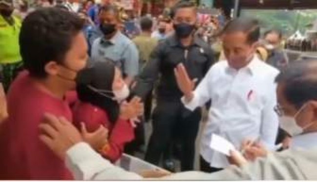 Jokowi Dicurhati Pedagang Soal Pungli