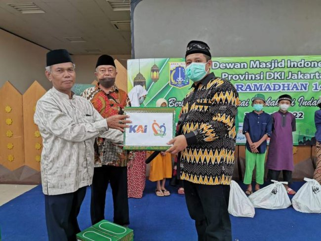 DMI DKI Jakarta Berikan Bantuan 2000 Paket Bahan Pangan Kepada Yatim, Dhuafa dan Pengurus Masjid 