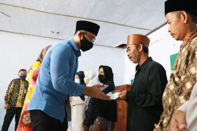 Bagikan Zakat ASN ke Marbot & Guru Ngaji, Wagub Banten: Rp 500 Ribu Per Orang, Jangan Ada Potongan!