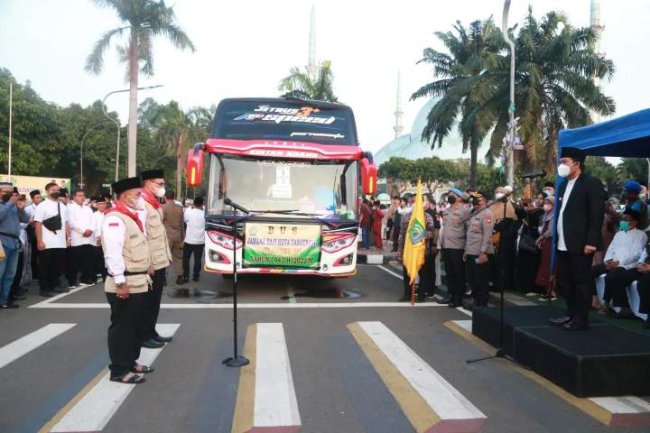 Pj. Gubernur Al Muktabar Lepas Jamaah Haji Kloter Pertama Provinsi Banten
