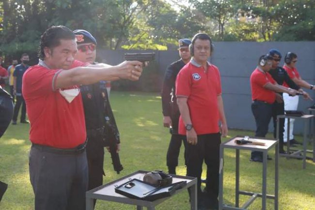 Pj Gubernur Al Muktabar Hadiri Kegiatan Lomba Menembak Bersama Media Di Lapangan Tembak Polda Banten