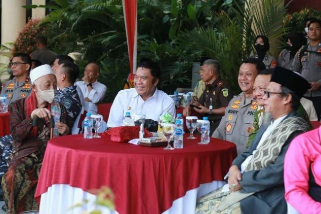 Pj Gubernur Al Muktabar Hadiri Rangkaian Peringatan Hari Bhayangkara Ke-76 di Mapolda Banten