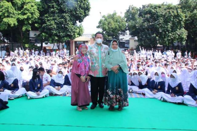 Bertemu Mantan Guru SMP dan Siswa Baru, Bamsoet Beri Motivasi Civitas Akademika SMPN 49 Jakarta