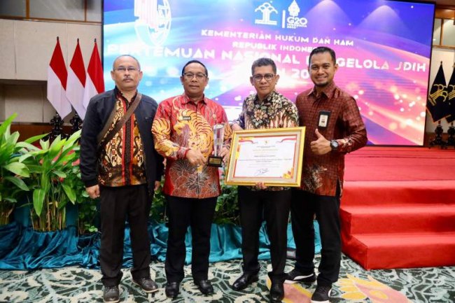 Sekjen DPD RI Raih JDIHN Award Tahun 2022