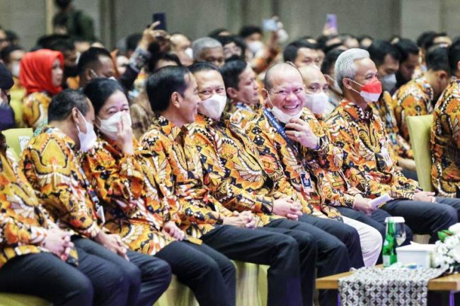 Ketua MPR RI Bamsoet Dampingi Presiden Joko Widodo Buka Munas HIPMI XVII di Surakarta