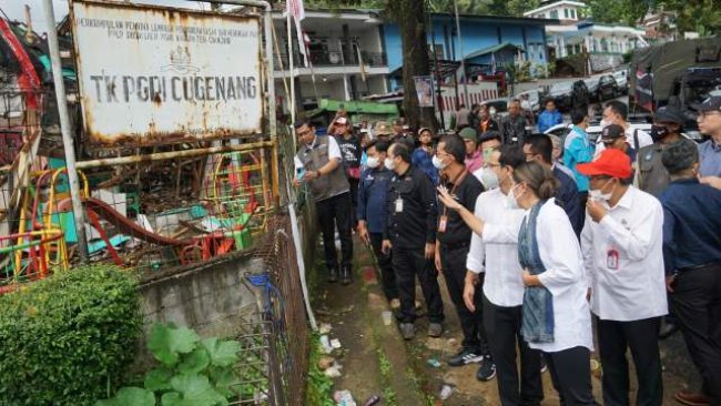 Tinjau Lokasi Gempa Cianjur, Mendikbudristek: Prioritaskan Keselamatan Warga Pendidikan