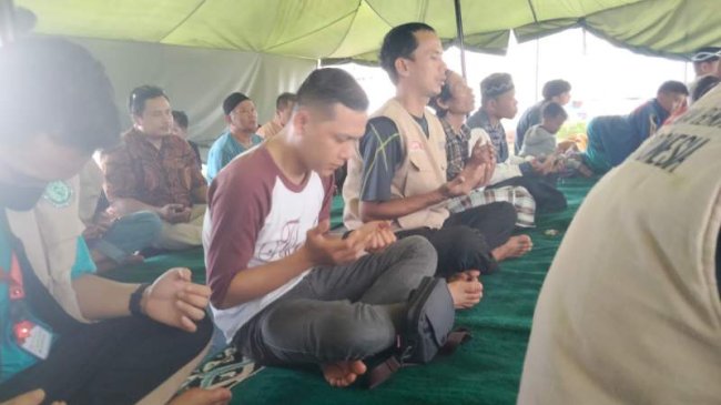 LPB MUI, Indonesia Care dan MDMC Gelar Sholat Jum'at Perdana di Masjid Darurat Khadimul Ummah Cianjur