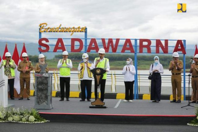 Presiden Jokowi Resmikan Bendungan Sadawarna, Tingkatkan Produksi Lumbung Pangan Terbesar di Jawa Barat
