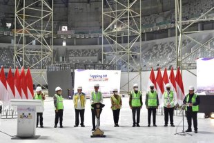Dampingi Jokowi di Seremoni Penutupan Atap Stadion Indoor GBK, Erick Thohir: Pertama dan Terbesar di Indonesia