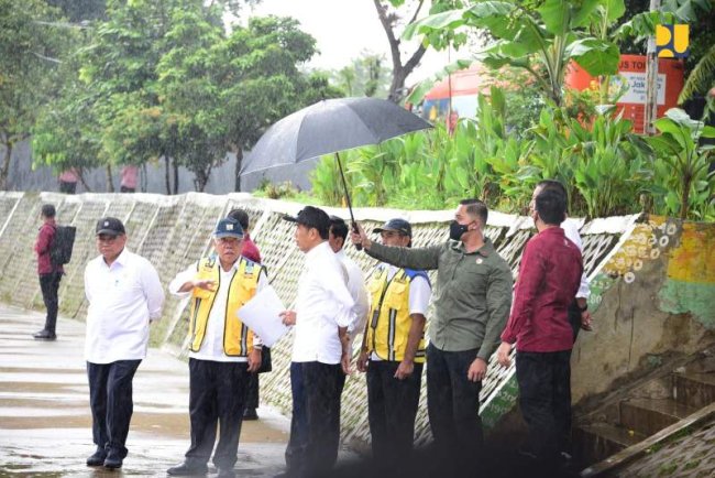 Ditargetkan Rampung Tahun 2024, Presiden Jokowi Tinjau Normalisasi Sungai Ciliwung untuk Pengendalian Banjir Jakarta
