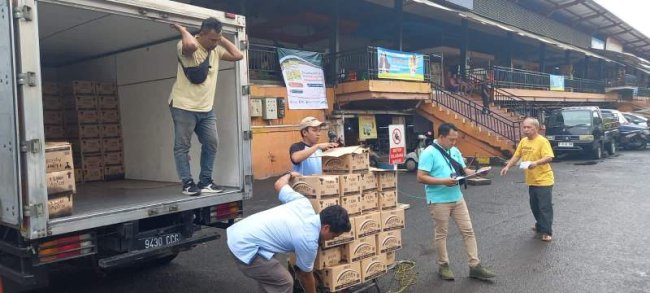 BUMN ID FOOD Group Bersama NFA dan Apical Gotong Royong Distribusikan Minyak Goreng 