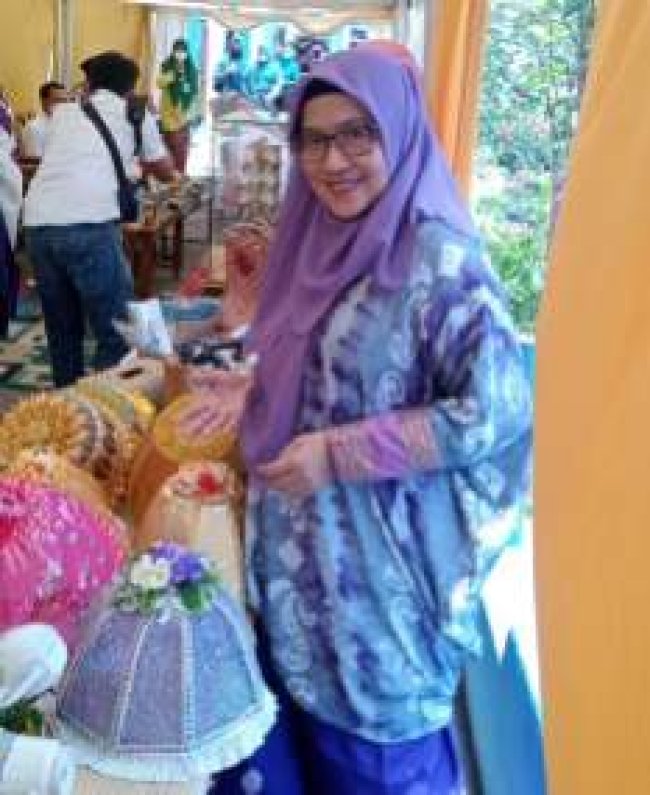 Rajin Ikut Pelatihan, Lies Herawati Bisa Bangun Usaha Kerajinan Bosara di Makassar