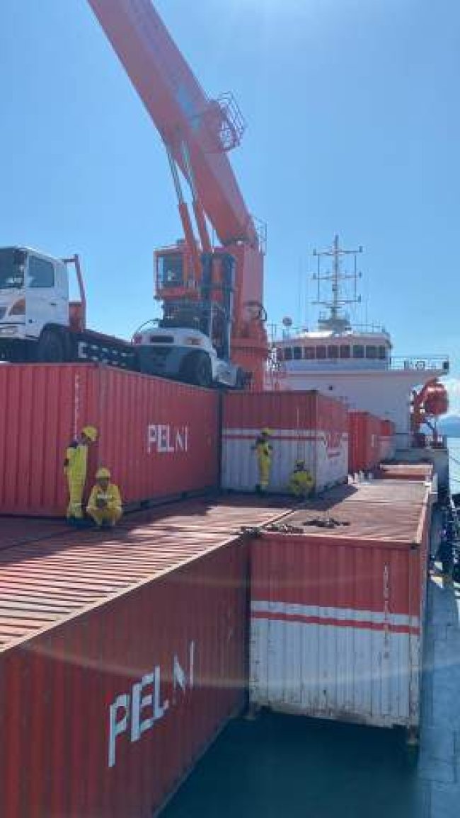 Ditjen Hubla Bersama Bulog  Distribusikan 1000 Ton Beras Ke NTT Menggunakan Kapal Tol Laut