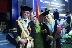 Mantan Wagub Banten Andika Hazrumy Lulusan Terbaik Doktor Ilmu Sosial Unpas