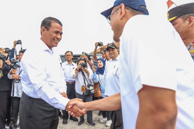 Tinjau Aktivitas Tanam di Bantul, Mentan Amran Pastikan Kesiapan Benih Hingga Pupuk Bersubsidi