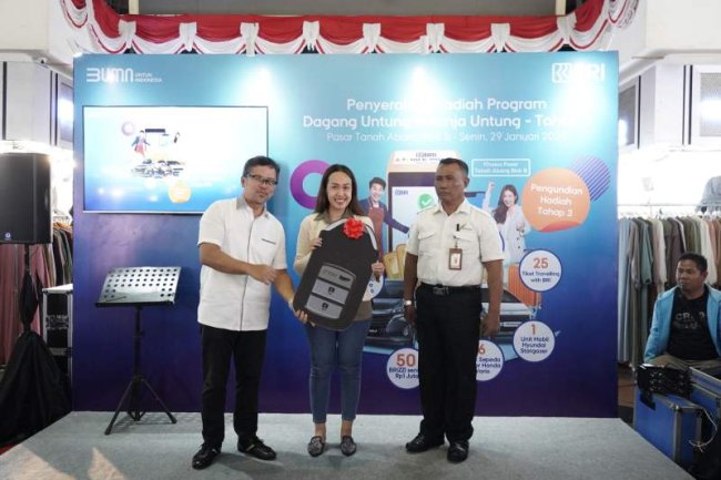 BRI Bagikan Hadiah Undian Promo di Pasar Tanah Abang