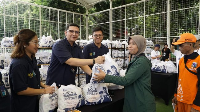 Maknai Momen Ramadan, Telkom Bersama Mandiri dan MindID Gelar Pasar Murah 2.000 Paket Sembako untuk Ojol dan Masyarakat Sekitar