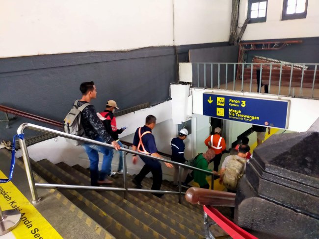 Eskalator di Stasiun Pasar Senen Segera Dibangun, 17 Keberangkatan dan 4 Kedatangan KAJJ Dari dan Menuju Stasiun Pasar Senen,  Berhenti di Stasiun Jatinegara