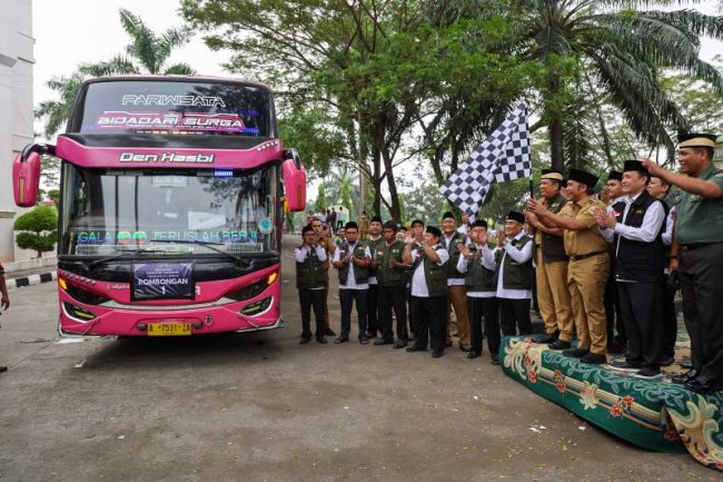 Plh Gubernur Banten Al Muktabar Lepas Jamaah Haji Kabupaten Tangerang