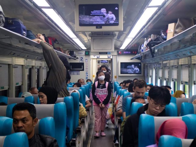 7 Tips Liburan Naik Kereta Api Bersama Anak Biar Makin Seru!