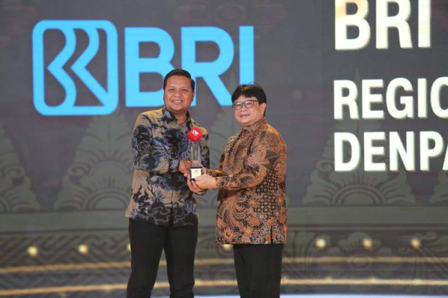 Punya Peran Besar di Bidang Ekonomi dan Sosial, BRI Raih Dua Penghargaan di CNN Indonesia Awards Bali 2024