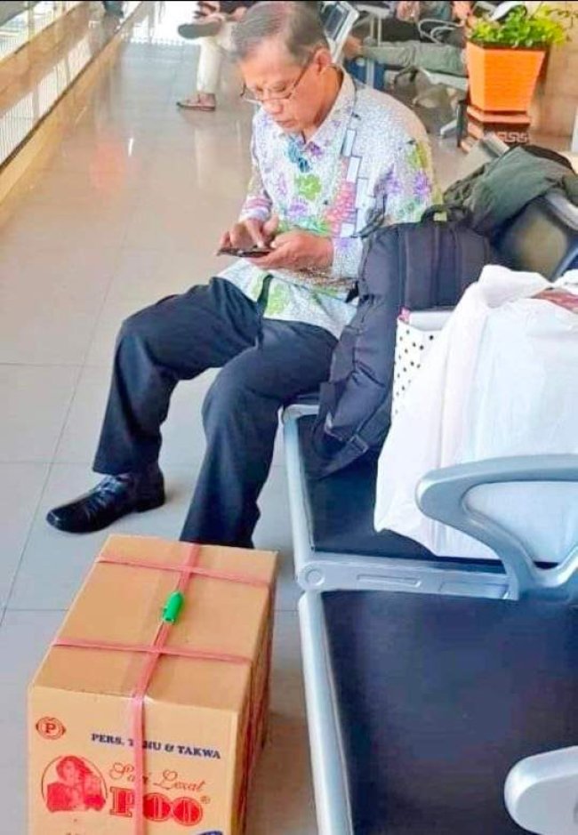 Viral, Punya Aset Puluhan Triliun Ketum Muhammadiyah yang Sangat Sederhana, Naik Kereta dan Bawa Kardus