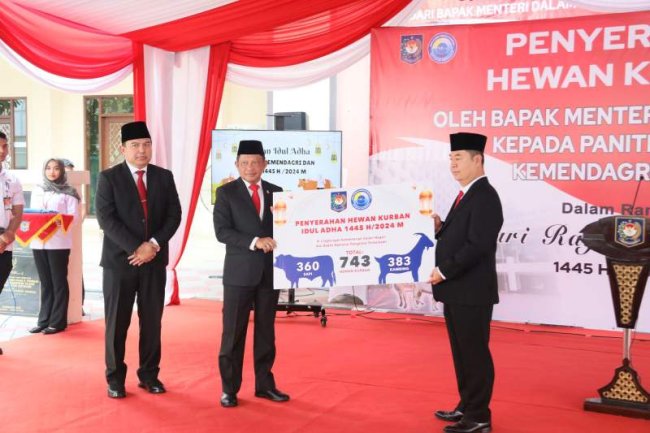 Kemendagri dan BNPP Serahkan 743 Hewan Kurban pada Perayaan Iduladha 1445 Hijriah