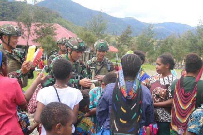 323 Buaya Putih Peduli Pendidikan Timbulkan Senyum Ceria Anak Pedalaman Papua 
