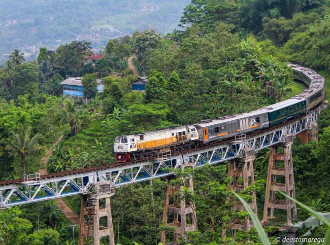 Mau Liburan Seru? Yuk Cobain Naik Kereta Luar Biasa!