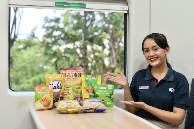 KAI Services dan BNI Kolaborasi  Memberdayakan UMKM Sediakan Snack Lokal Diatas Kereta  
