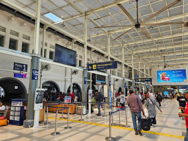 Hall Stasiun Pasarsenen Akan Difasilitasi Pendingin Ruangan