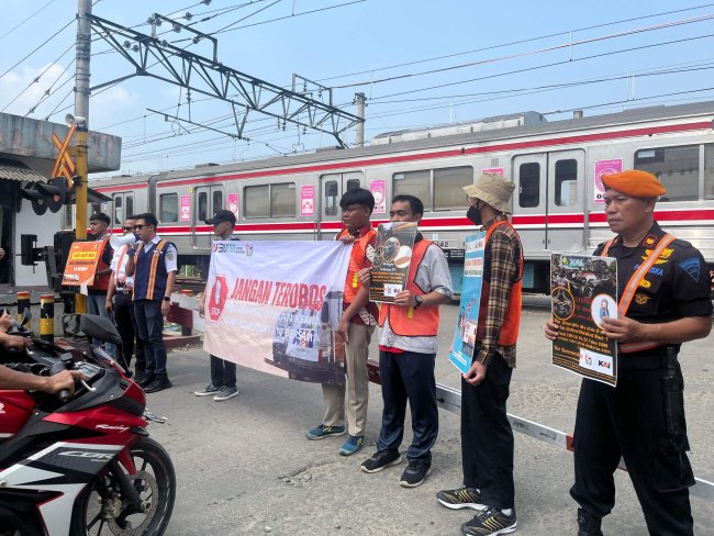 KAI Daop 1 Jakarta Rutin Lakukan Sosialisasi di Perlintasan Sebidang KA