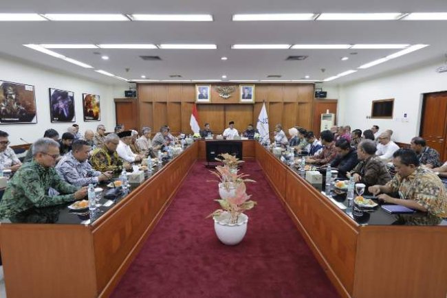 Kunjungi Pindad, Menteri Rachmat Diskusikan Kemandirian Industri Alutsista Sambut Indonesia Emas 1945
