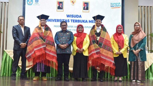 Wujudkan SDM Unggul, UT Medan dan Dinas Pendidikan Sumut Teken MoU di Acara Wisuda