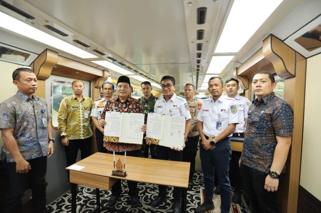 KAI Daop 1 Jakarta dan PJ Bupati Bogor Teken MoU Penataan dan Pengembangan Kawasan di Atas Kereta Inspeksi 