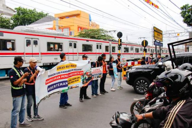 Tingkatkan Keselamatan Berkelanjutan, KAI Daop 1 Jakarta Ajak Pengguna Jalan Tertib dan Disiplin Berlalu Lintas