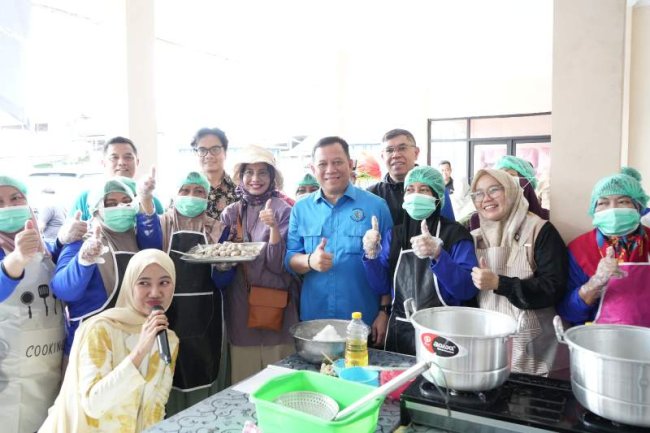 KKP Berdayakan Istri Nelayan Jadi Pelaku Usaha Pengolahan Ikan