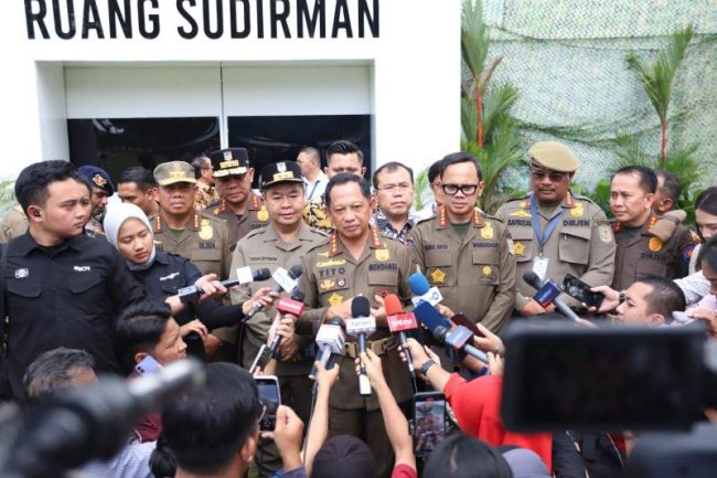 Berlangsung Meriah, Mendagri Resmi Buka Retret Pembekalan Kepala Daerah 2025 di Lembah Tidar